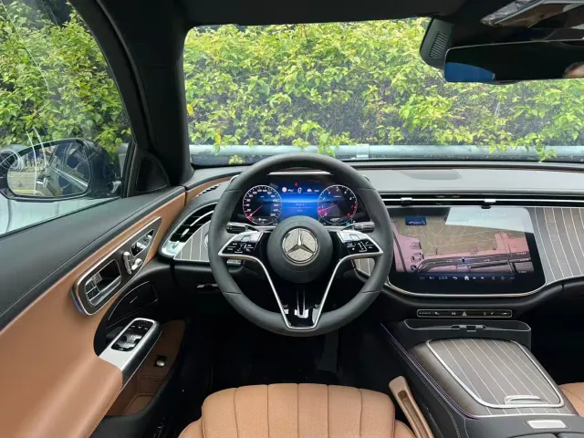 Mercedes-Benz E-Class — Фото автомобиля 5