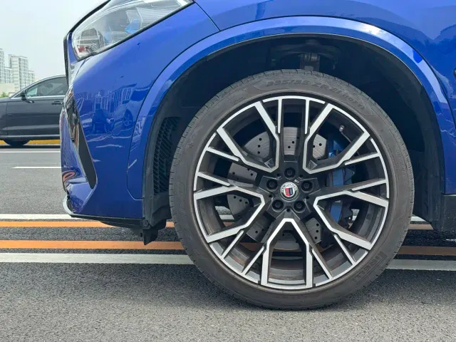 BMW X5 M — Фото автомобиля 10