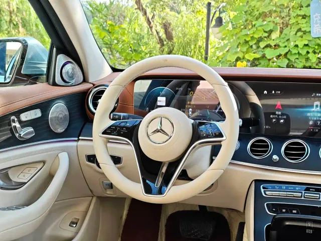 Mercedes-Benz E-Class — Фото автомобиля 8