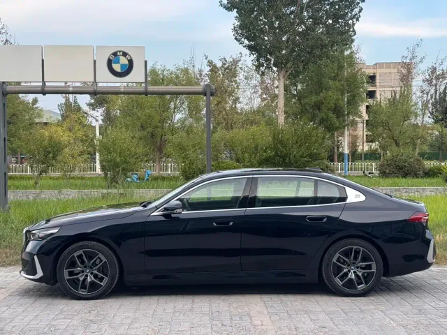 BMW i5 — Фото автомобиля 6