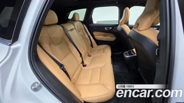 Вольво XC60 — Фото автомобиля 19