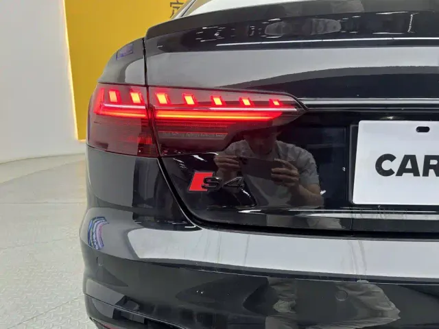 Audi S4 — Фото автомобиля 11