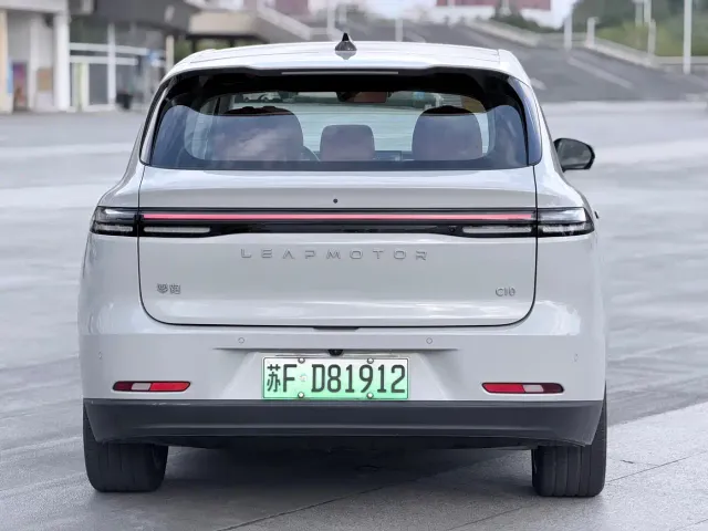 Leapmotor C10 — Фото автомобиля 5