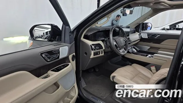 Lincoln Navigator 4th Gen — Фото автомобиля 15