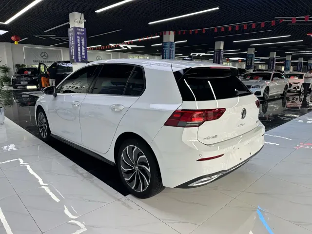 Volkswagen Golf — Фото автомобиля 7