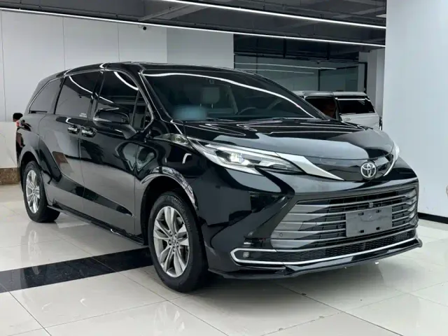 Toyota Sienna — Фото автомобиля 8