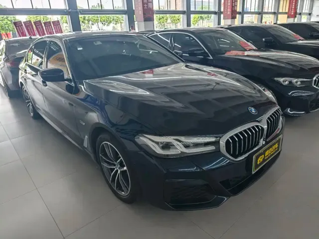 BMW 5 Series — Фото автомобиля 3
