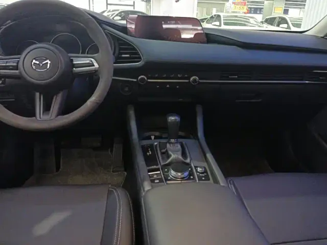 Mazda Axela — Фото автомобиля 13