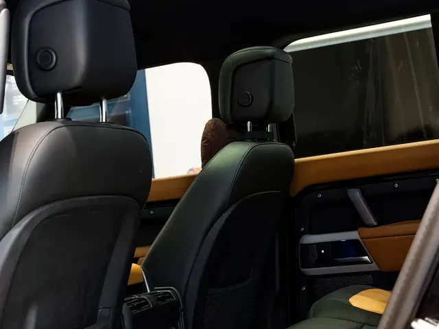 Land Rover Defender — Фото автомобиля 17