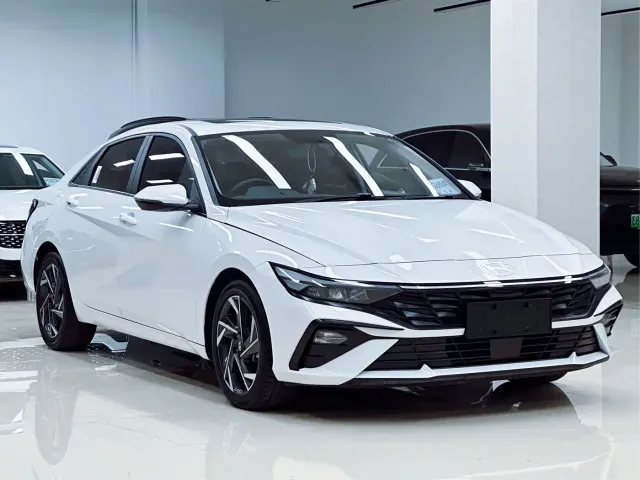 Hyundai Elantra — Фото автомобиля 18