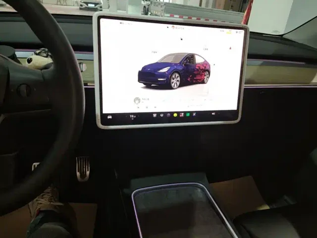 Tesla Model Y — Фото автомобиля 12
