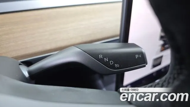 Tesla Model Y — Фото автомобиля 12