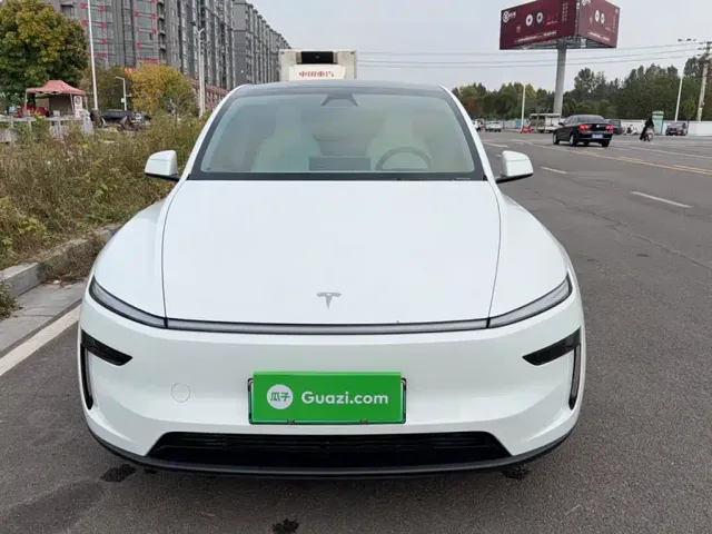 Tesla Model Y — Фото автомобиля 2