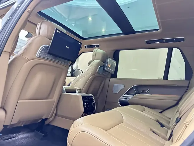 Land Rover Range Rover 2025 3.0 L6 400PS Flourishing Era Extended Wheelbase — Фото автомобиля 13