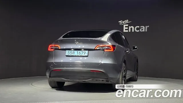 Tesla Model Y — Фото автомобиля 4