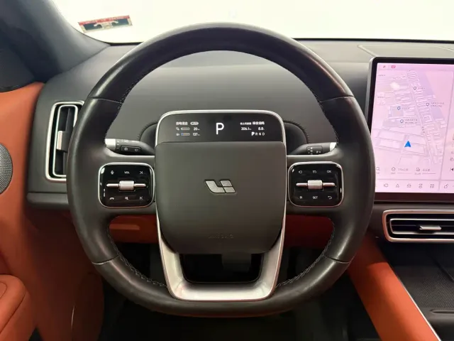 Li Auto L8 — Фото автомобиля 17