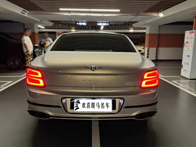 Bentley Flying Spur — Фото автомобиля 4