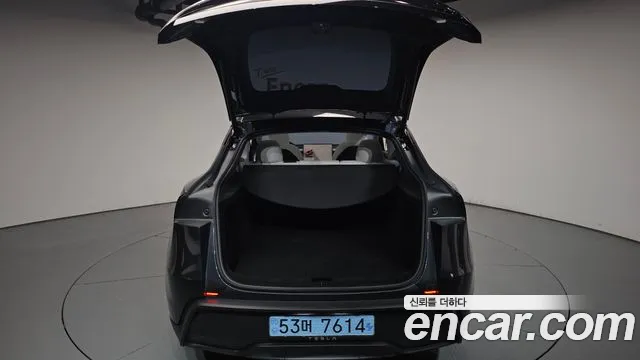 Tesla Model Y — Фото автомобиля 20