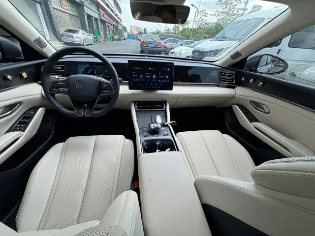 BYD Qin L — Фото автомобиля 8