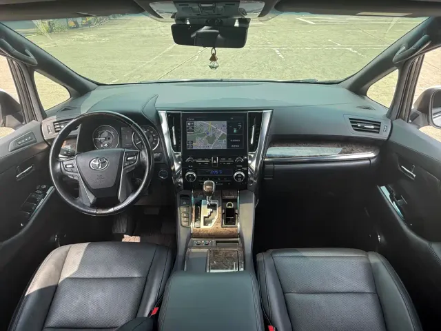Toyota Alphard — Фото автомобиля 8