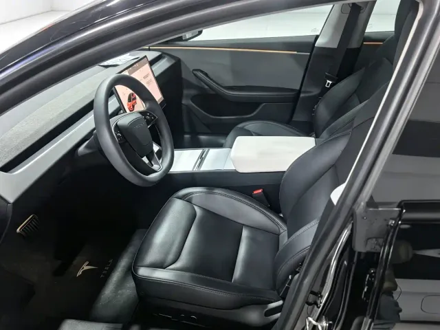 Tesla Model 3 — Фото автомобиля 10