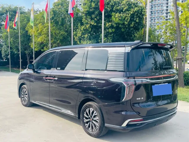 Hongqi HQ9 PHEV — Фото автомобиля 14