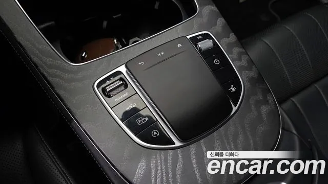Mercedes-Benz E-Class — Фото автомобиля 17