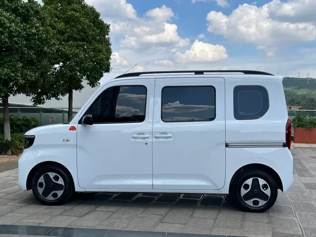 Wuling Zhiguang NEV — Фото автомобиля 16
