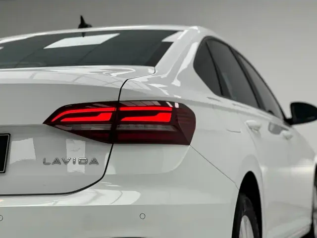 Volkswagen Lavida — Фото автомобиля 9