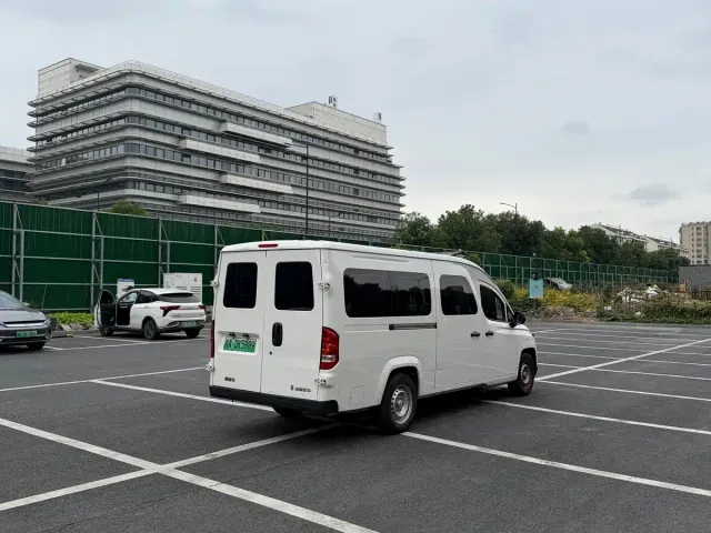 Yufeng Auto Golden Warehouse — Фото автомобиля 8