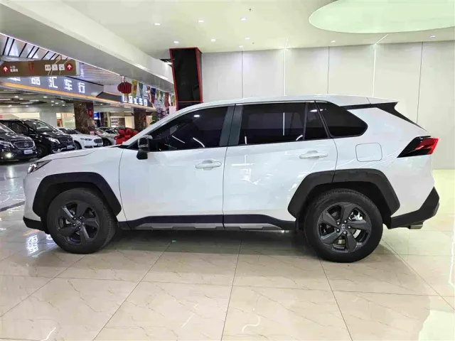 Toyota RAV4 — Фото автомобиля 16