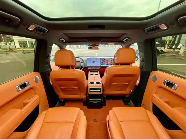 Li Auto L8 — Фото автомобиля 8