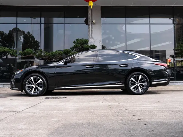 Lexus LS — Фото автомобиля 4