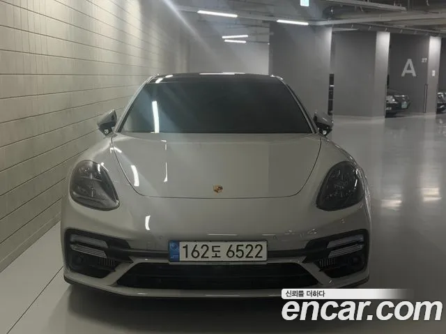 Фотография автомобиля — Porsche Panamera