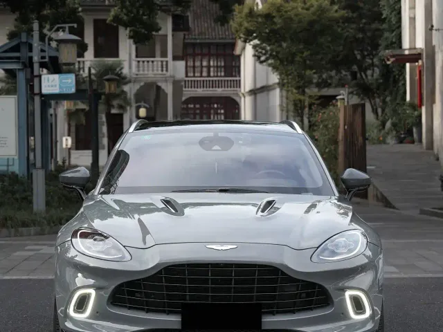 Aston Martin DBX — Фото автомобиля 2