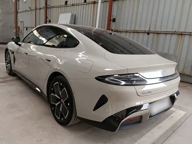 Xiaomi SU7 — Фото автомобиля 4