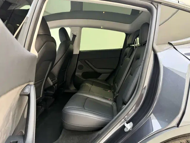 Tesla Model Y — Фото автомобиля 19