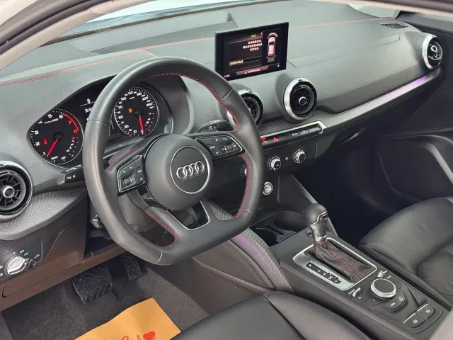 Audi Q2L — Фото автомобиля 11