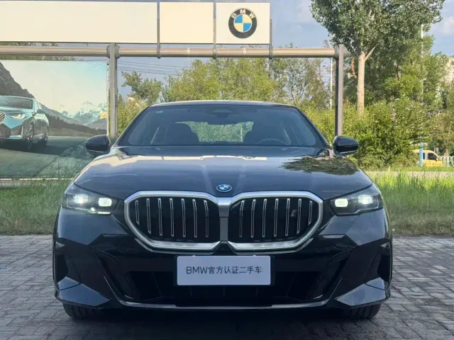 BMW i5 — Фото автомобиля 2