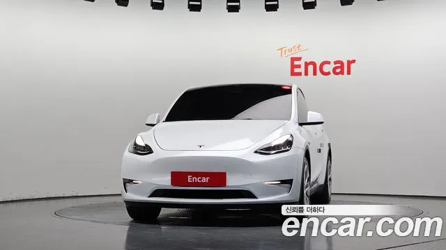 Tesla Model Y — Фото автомобиля 3