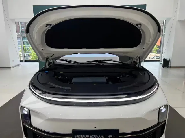 Li Auto L8 — Фото автомобиля 7