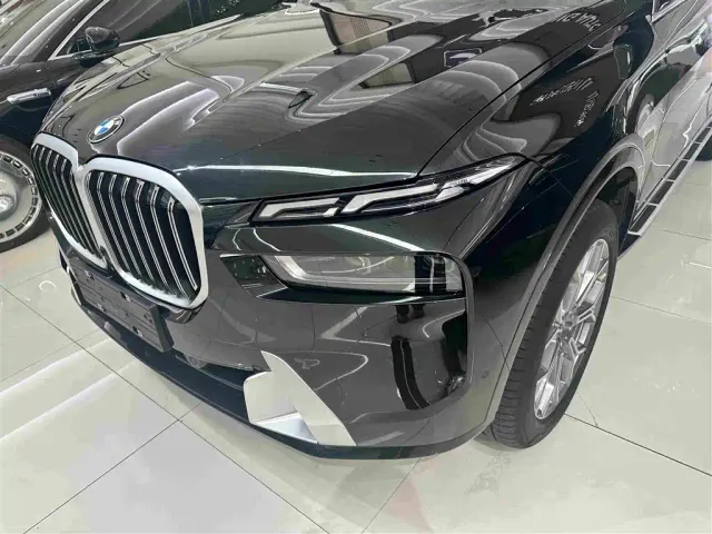 BMW X7 — Фото автомобиля 3