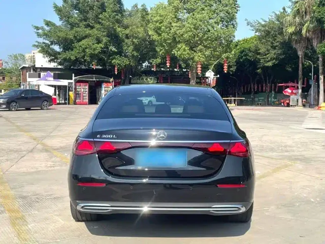 Mercedes-Benz E-Class — Фото автомобиля 5