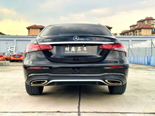 Mercedes-Benz E-Class — Фото автомобиля 10