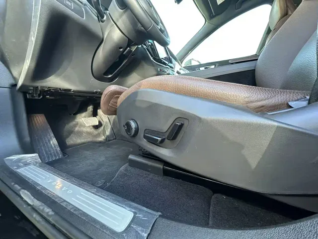 Volvo XC60 — Фото автомобиля 12