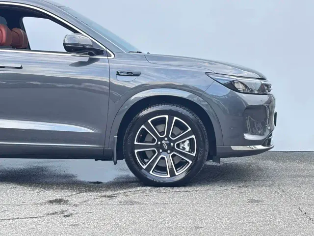 Aito M7 — Фото автомобиля 24