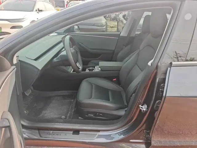 Tesla Model 3 — Фото автомобиля 5