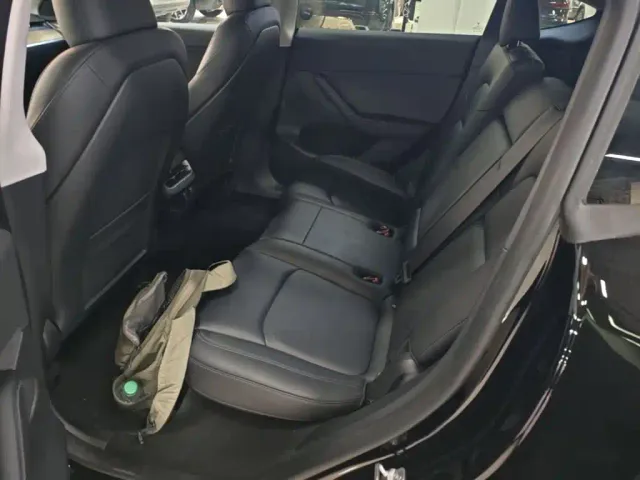 Tesla Model Y — Фото автомобиля 16