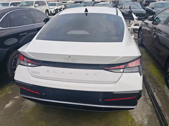 Hyundai Elantra 2023 1.5L CVT GLX Elite Edition — Фото автомобиля 16