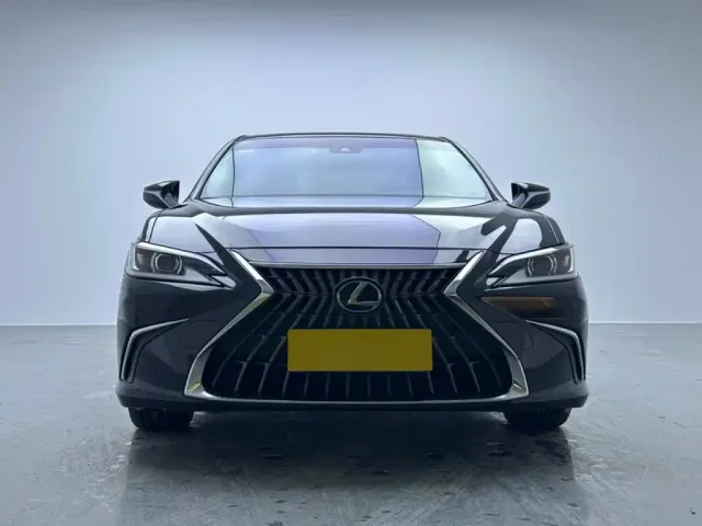 Lexus ES — Фото автомобиля 2